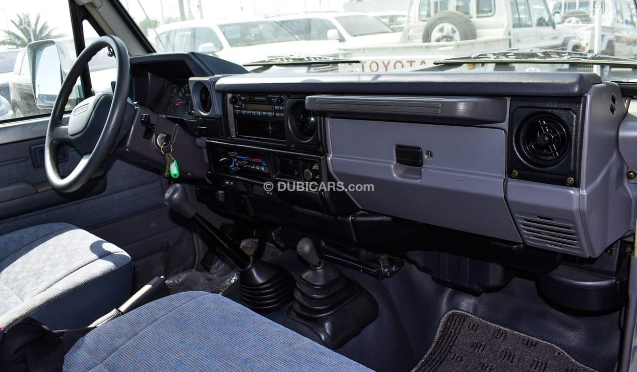 Toyota Land Cruiser Pick Up LX V6