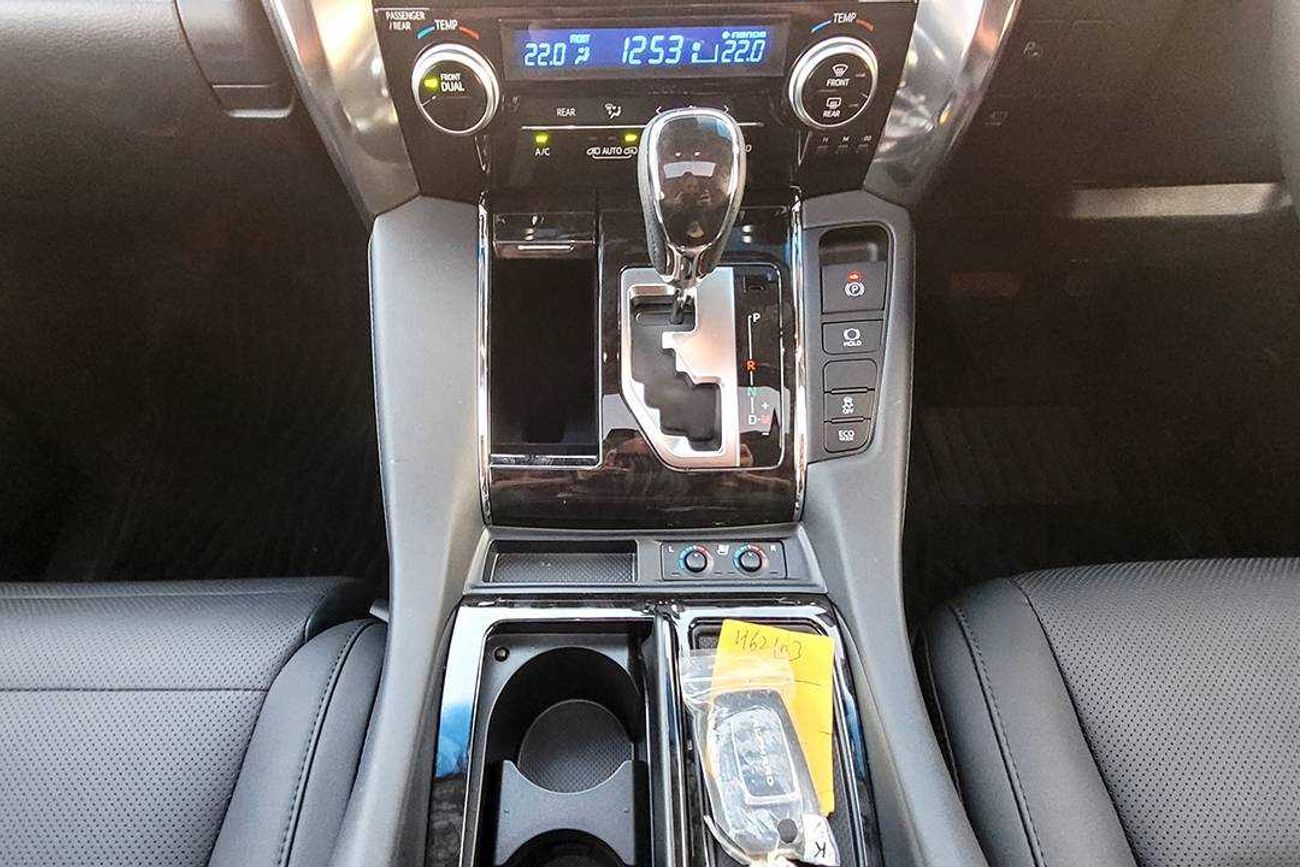 تويوتا ألفارد RHD - 2.5L - WHT_BLK - Modellista Body Kit (SPL. EXPORT OFFER)