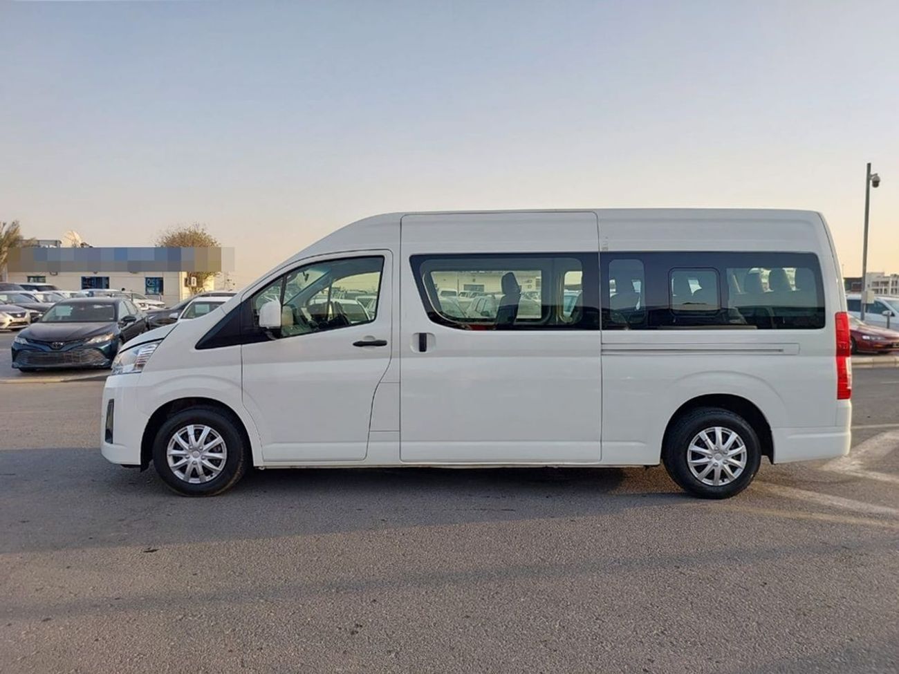 Toyota Hiace TOYOTA HIACE COMMUTER VAN RHD 2020 MODEL 2.8 L DIESEL AUTOMATIC(PM05350)