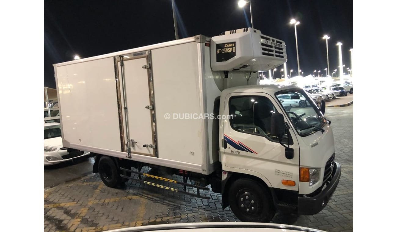 Hyundai HD 72 ثلاجة