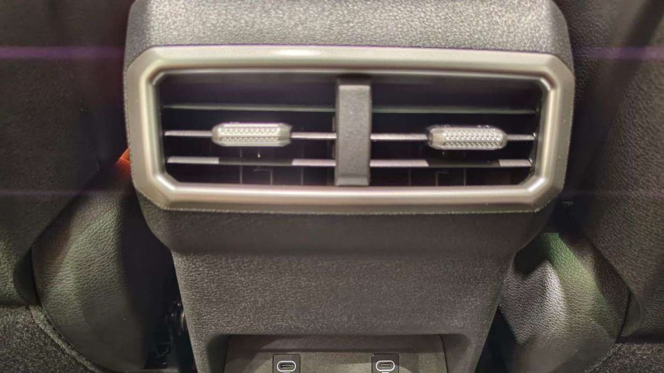 كيا سبورتيج 2.0L MPFI | Petrol | Automatic | All Wheel Drive | 5 Seats | 5 Doors