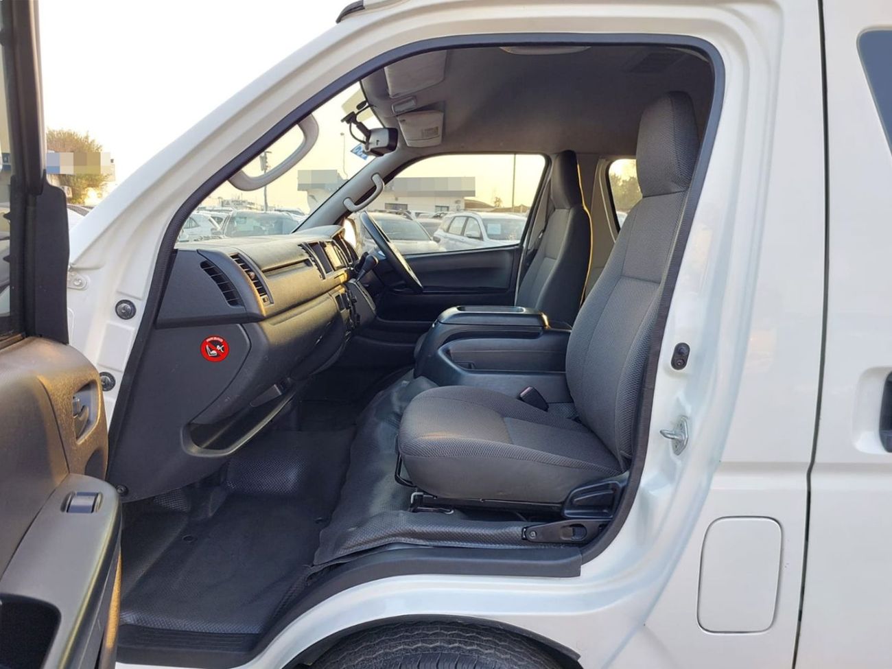 Toyota Hiace TOYOTA HIACE COMMUTER VAN RHD 2018 MODEL 3.0 L DIESEL AUTOMATIC(PM36171)