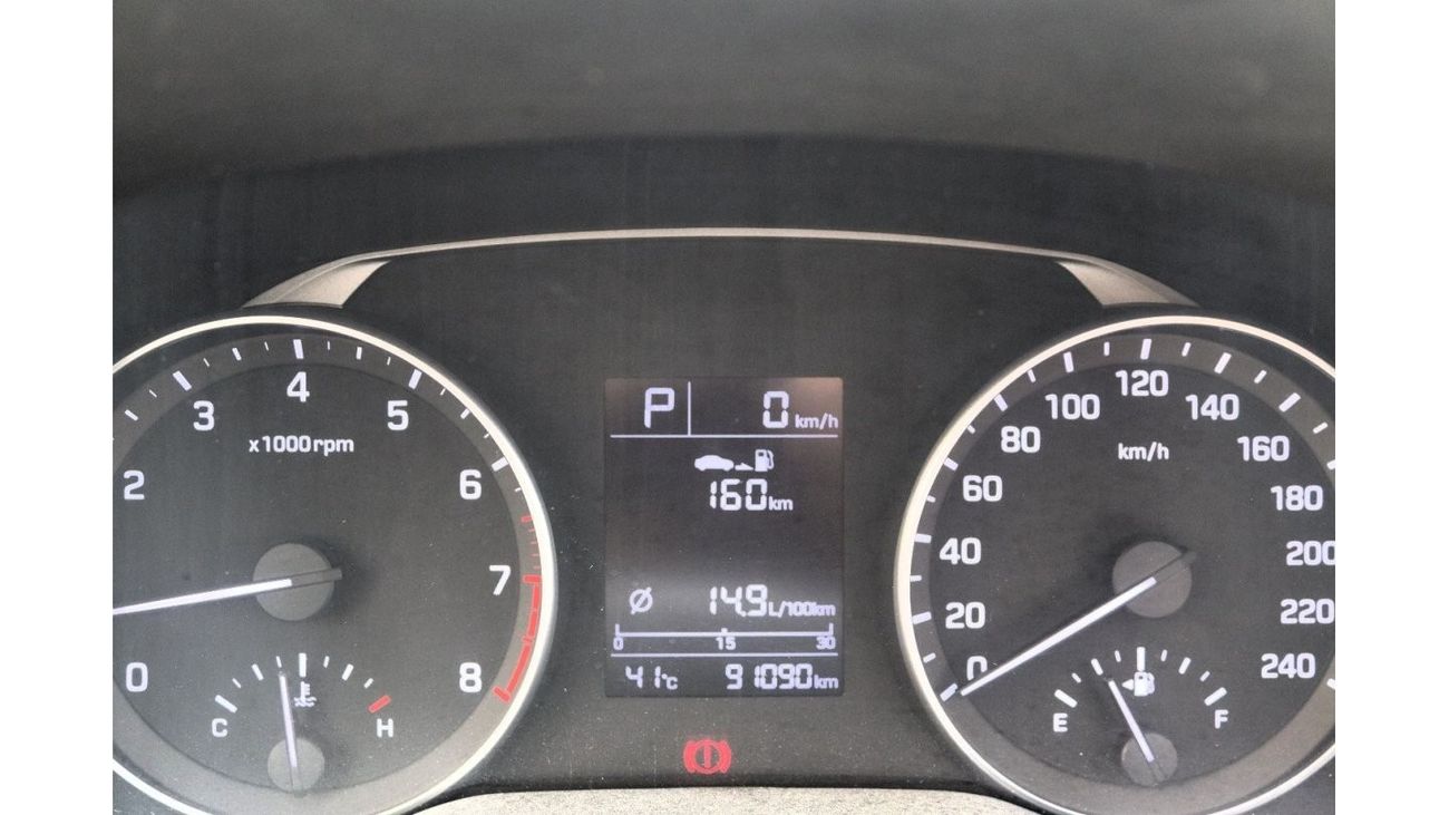 Hyundai Elantra GL High ACCIDENTS FREE - GCC - SUNROOF - ENGINE 1600 CC - PERFECT CONDITION INSIDE OUT