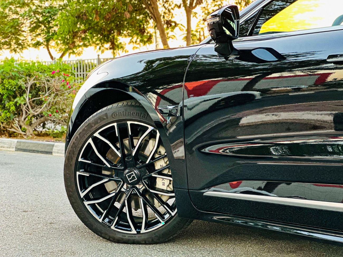 Zeekr 001 2024 Used Zeekr 01 Flagship AWD / Range (580 Km) / 544 Hp / Law Mileage (10,000 Km) / Gcc Warranty