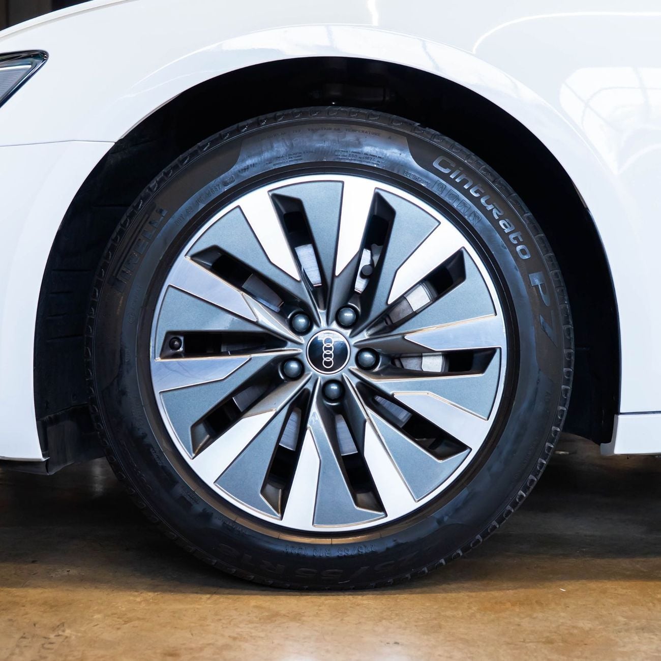 Audi A6 40 TFSI 2.0L AED 1,724 pm • 0% Downpayment • Audi A6 40 TFSI • Agency Service Contract