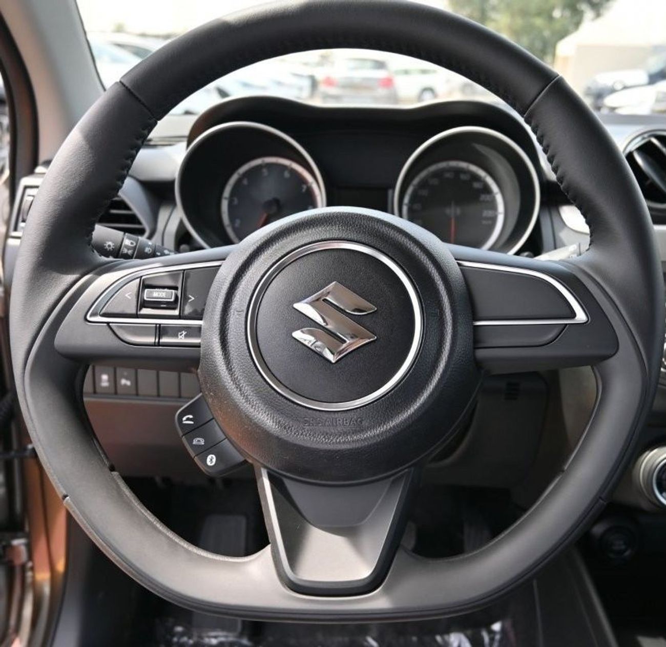 سوزوكي سويفت سوزوكي سويفت 1.2 لتر بنزين ، هاتشباك ، دفع أمامي ، 4 أبواب ، بدء الدفع ، وسادة هوائية مزدوجة ، حساسا