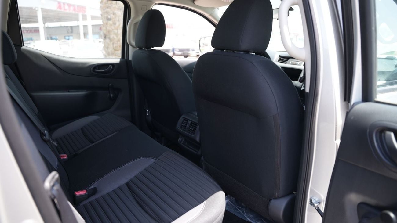 Nissan Navara Nissan Navara  2.5L 4WD Diesel XE MT DCab Plus MY-2023