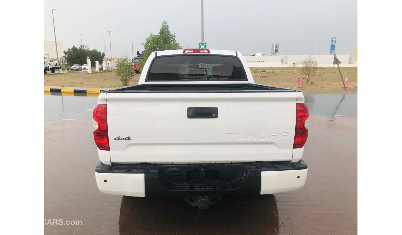 Toyota Tundra سياره نظيفه جدا بحاله ممتازه ضمان شاسيه جير ماكينه بيها قطعتين صبغ تجميلى