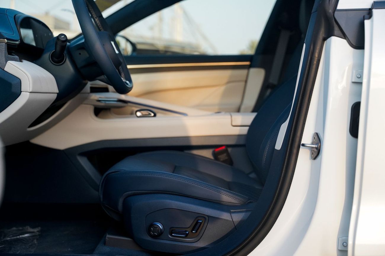 Zeekr 001 2025 ZEEKR 001 You Version 100k White 0Km