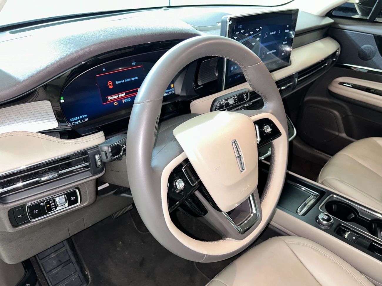 Lincoln Corsair STD AWD COR123 / AL TAYER MOTORS AL QOUZ SHOWROOM