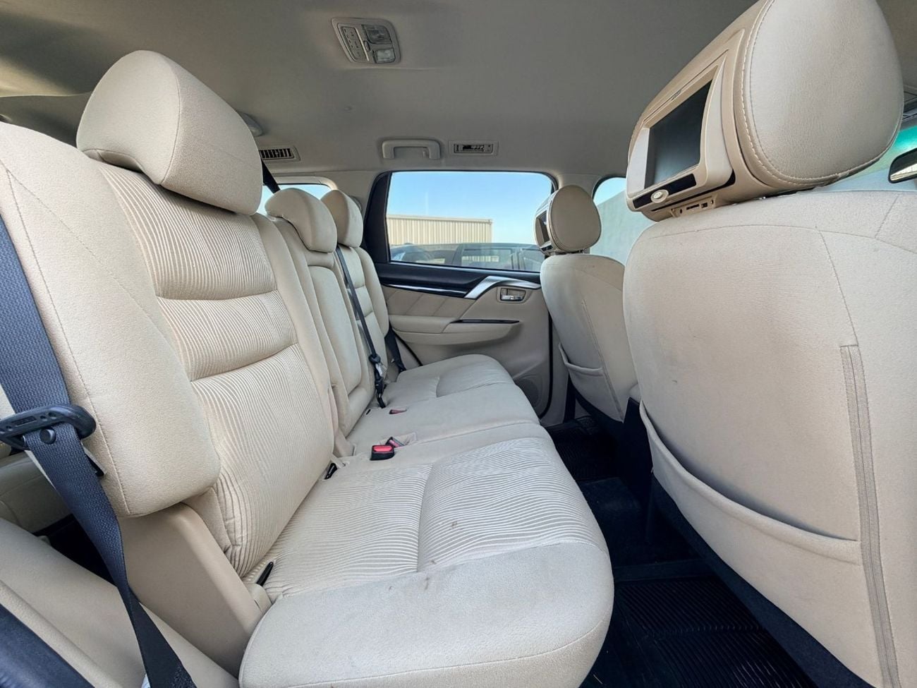 Mitsubishi Montero Sport GLS Mid 3.0L MITSUBISHI MONTERO SPORT | 3.0L V6 – 216 BHP | 2016 | GCC SPECS