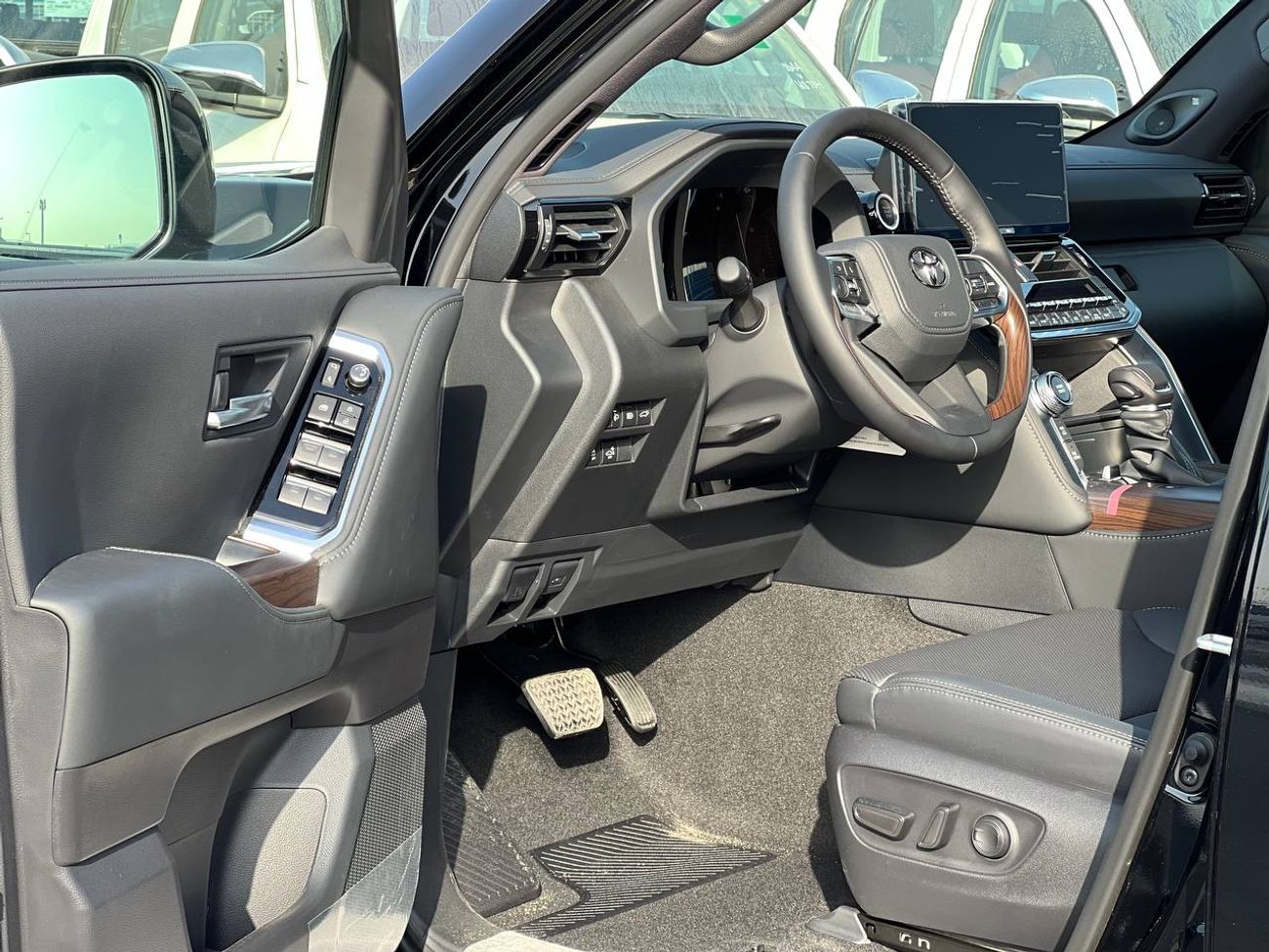 Toyota Land Cruiser GXR 3.5L PTR A/T // 2026 // HIGH OPTION WITH RADAR , LEATHER & POWER SEATS , DVD & BACK CAMERA // SP