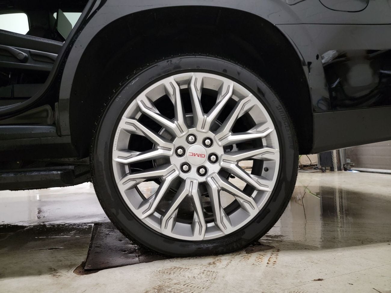 جي أم سي يوكون Denali With Captain Seats  6.2L Brand New