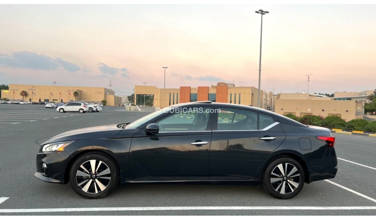Used Nissan Altima SL 1400 km only 2022 for sale in Sharjah - 692157