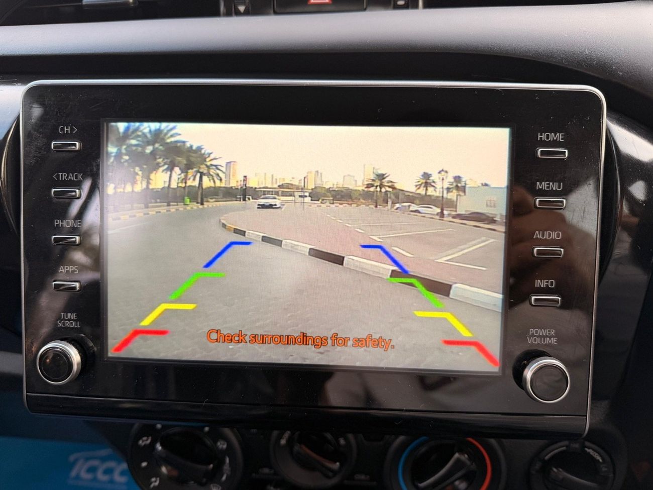 تويوتا هيلوكس SR with Bullbar