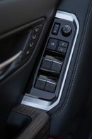 تويوتا لاند كروزر 3.3L DIESEL VXR FULL OPTION WITH RADAR