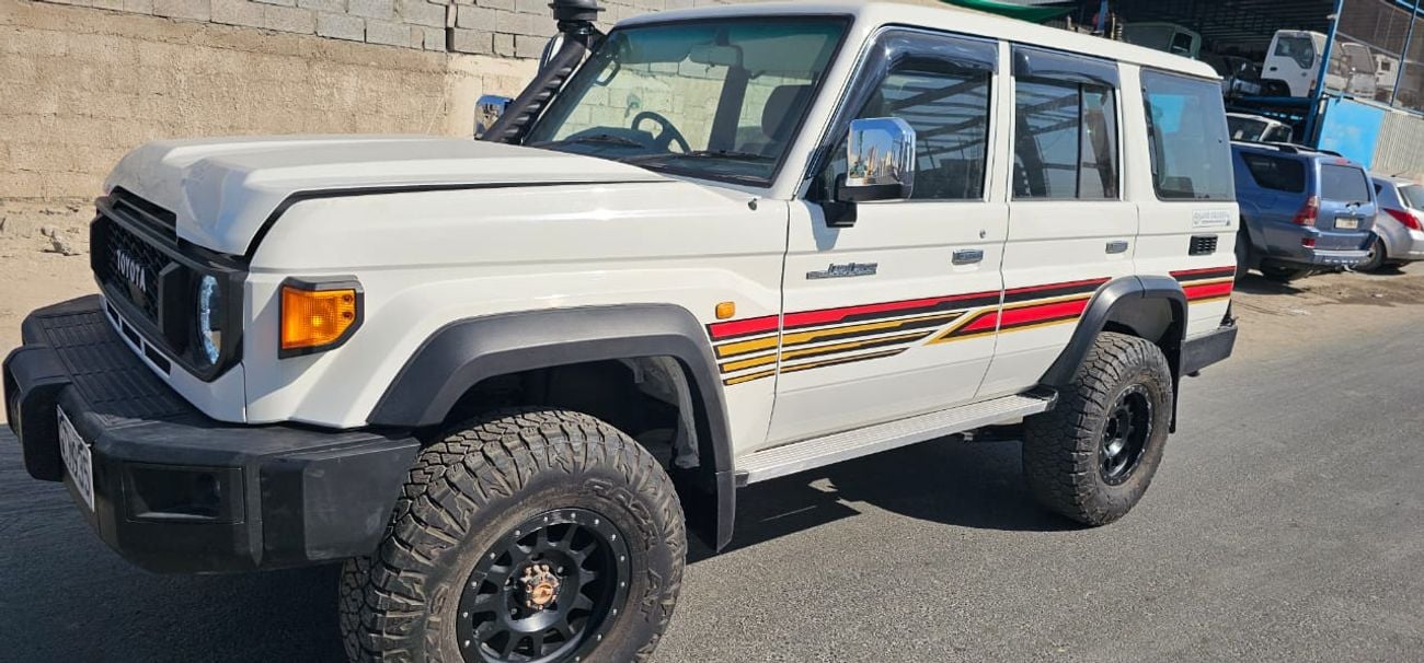 تويوتا لاند كروزر 70 LX-Hardtop-RHD-4.5L-Diesel-1VD-V8 Cylinder-Manual-7 Seats-5 Doors