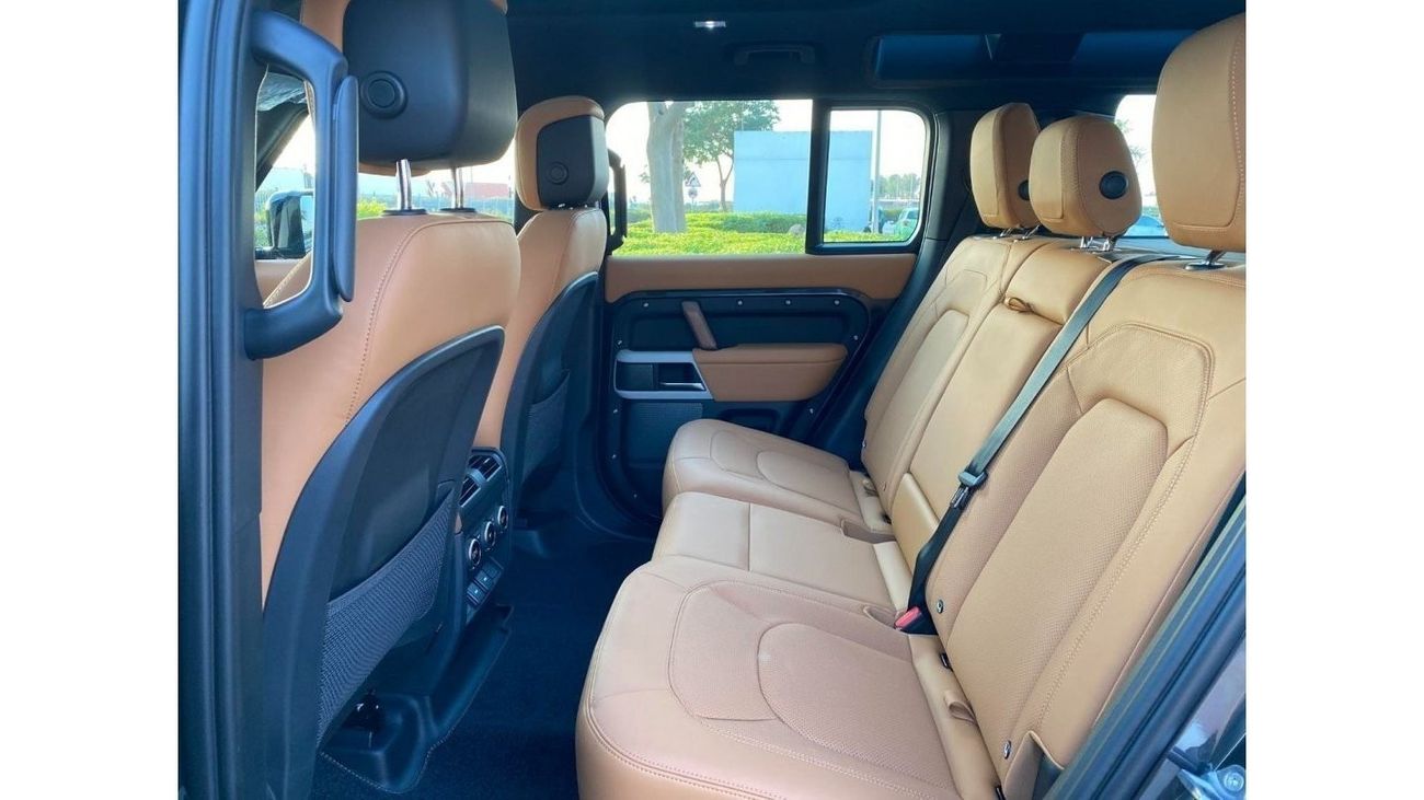Land Rover Defender GCC SPEC UNDER WARRANTY AND SERVICE