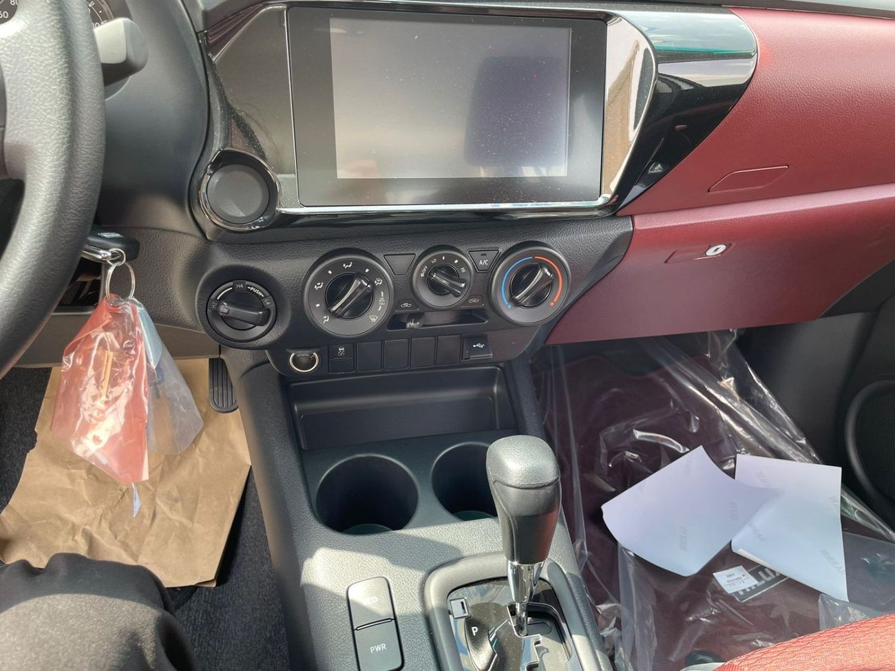 Toyota Hilux Toyota Hilux 2.7L 2024 A/T 4x4 basic with power window