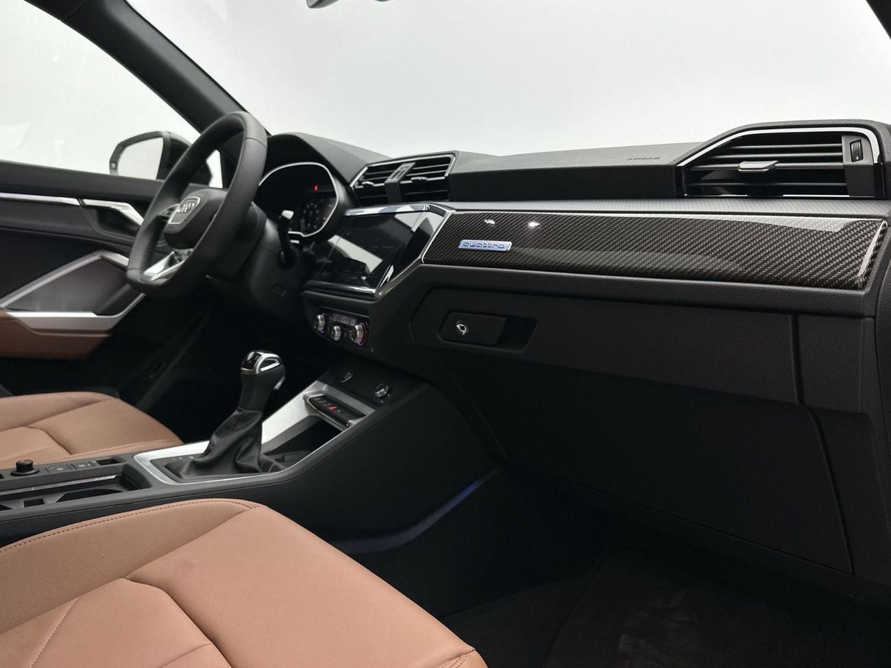 Audi Q3 Sportback 40 TFSI S Line 2.0L 4WD Q3 Sportback 40 TFSI quat 180hp S line (Ref# 1204805)