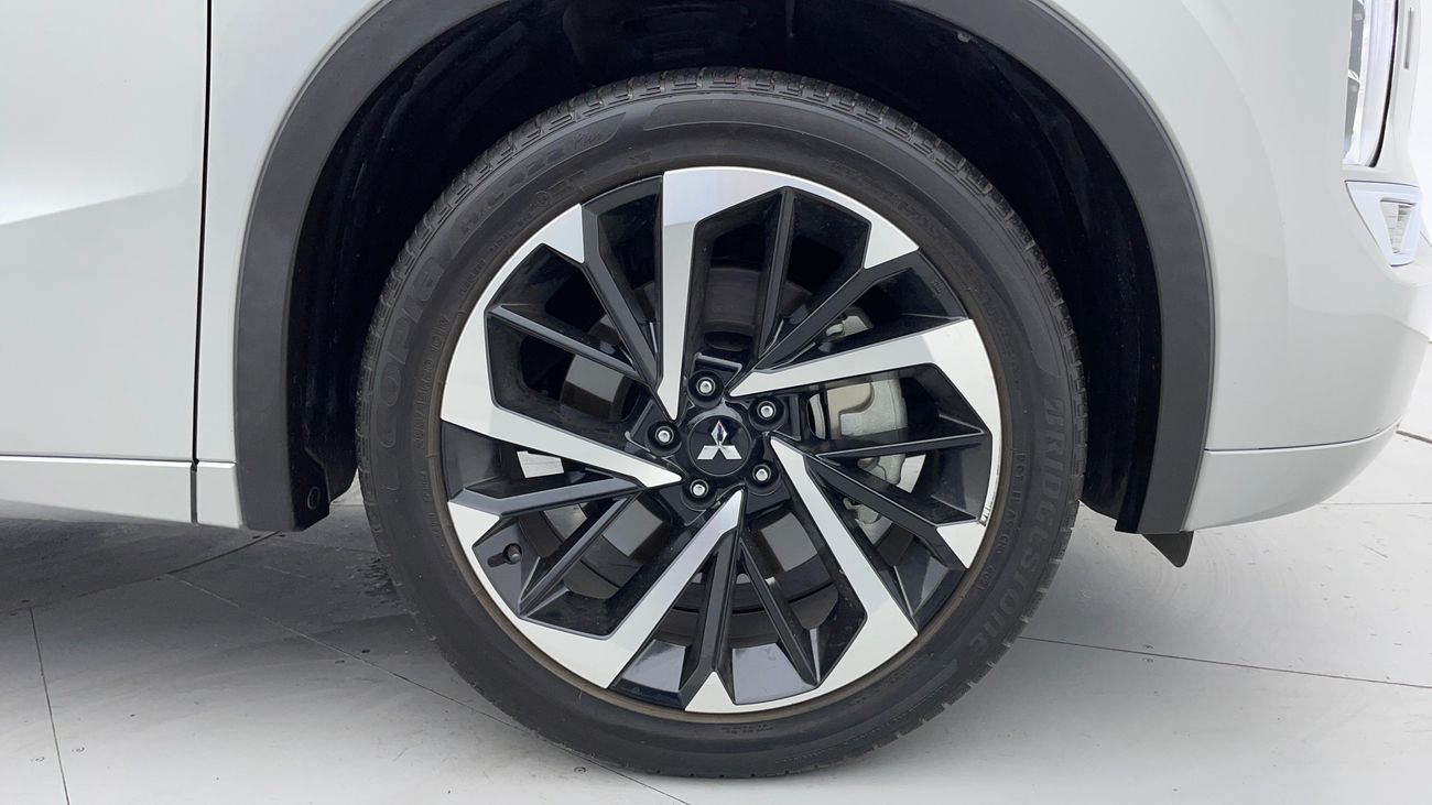 Mitsubishi Outlander PREMIUM LAUNCH EDITION 2.5 | Zero Down Payment | Free Home Test Drive