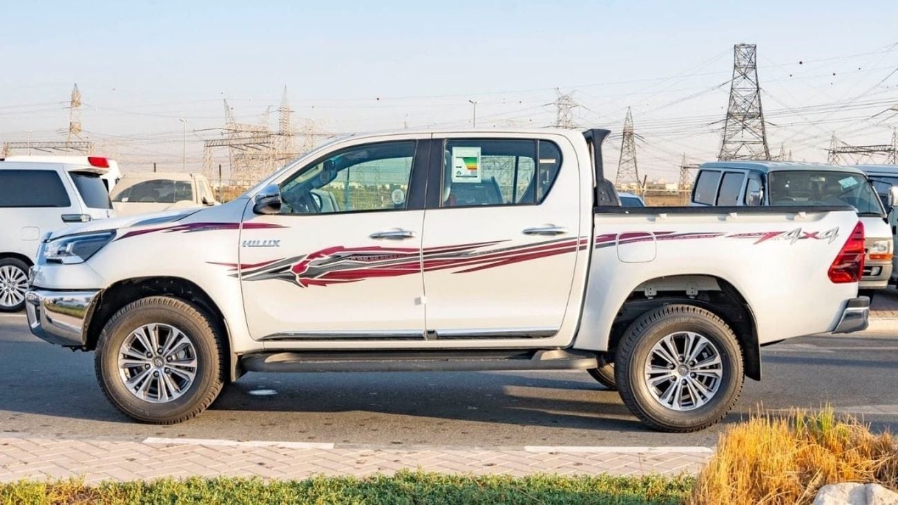 تويوتا هيلوكس Automatic , 2.7 L , 4x4 , full option