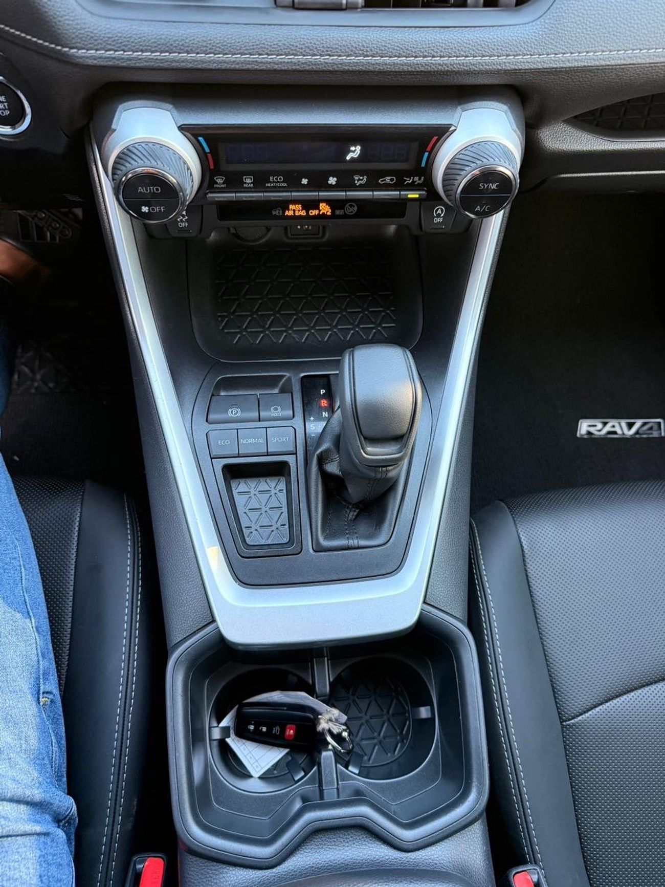 Toyota RAV4 XLE 2.5L Full option