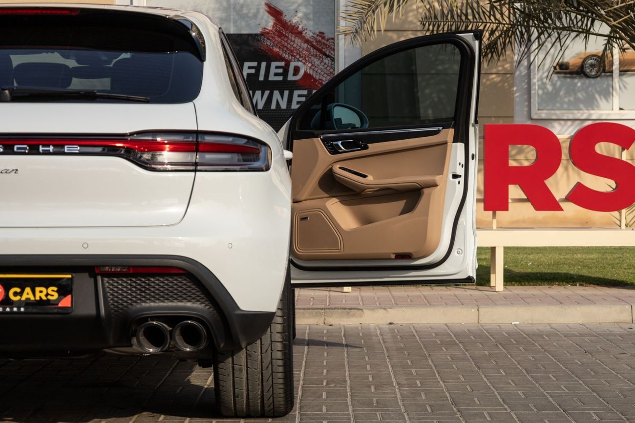 بورش ماكان Base