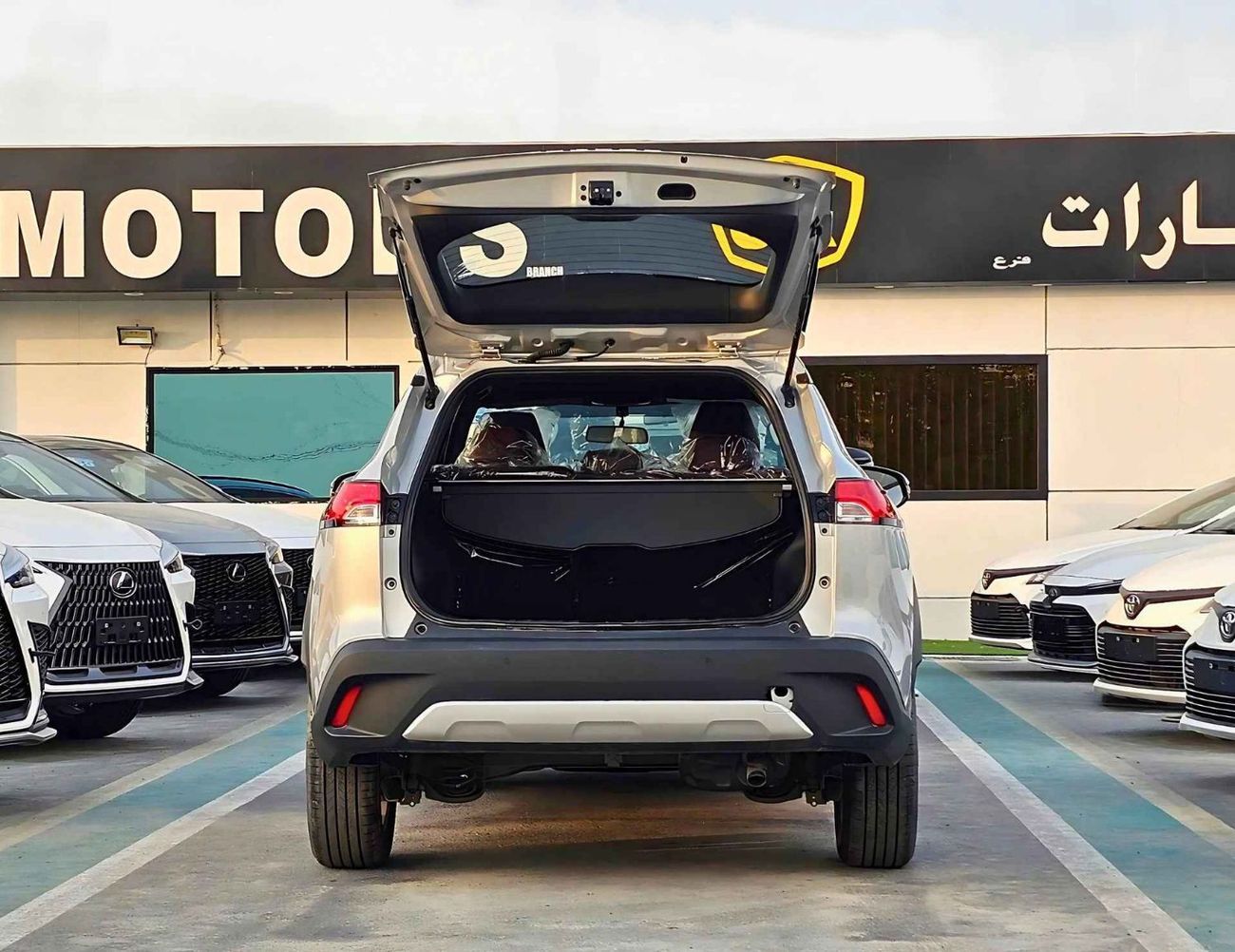 Toyota Corolla Cross HYBRID / 1.8L A/T / FULL OPTION / SUNROOF/ LEATHER / 17" ALLOY WHEELS / CODE # XLE