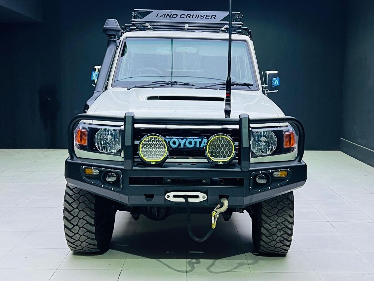 Toyota Land Cruiser Pick Up Double cabin 4.5L, perfect inside and outside