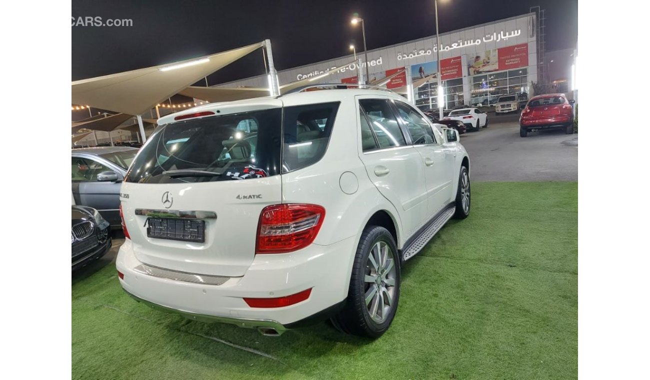 مرسيدس بنز ML 350 خليجي موديل 2011 لون ابيض داخل بيج رقم واحد فتحه جلد رنجات حساسات شاشه كاميرا بحاله ممتازه