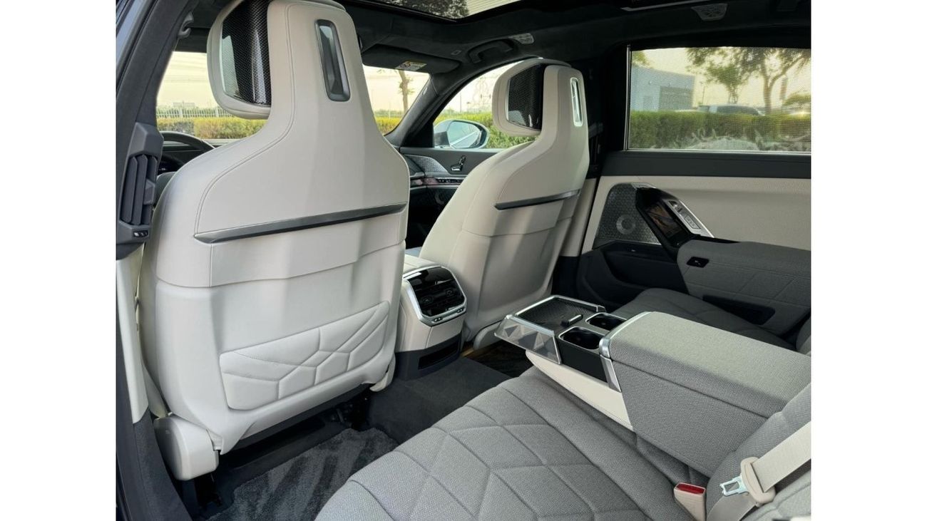 BMW i7 GCC SPEC UNDER WARRANTY AND SERVICE CONTRACT