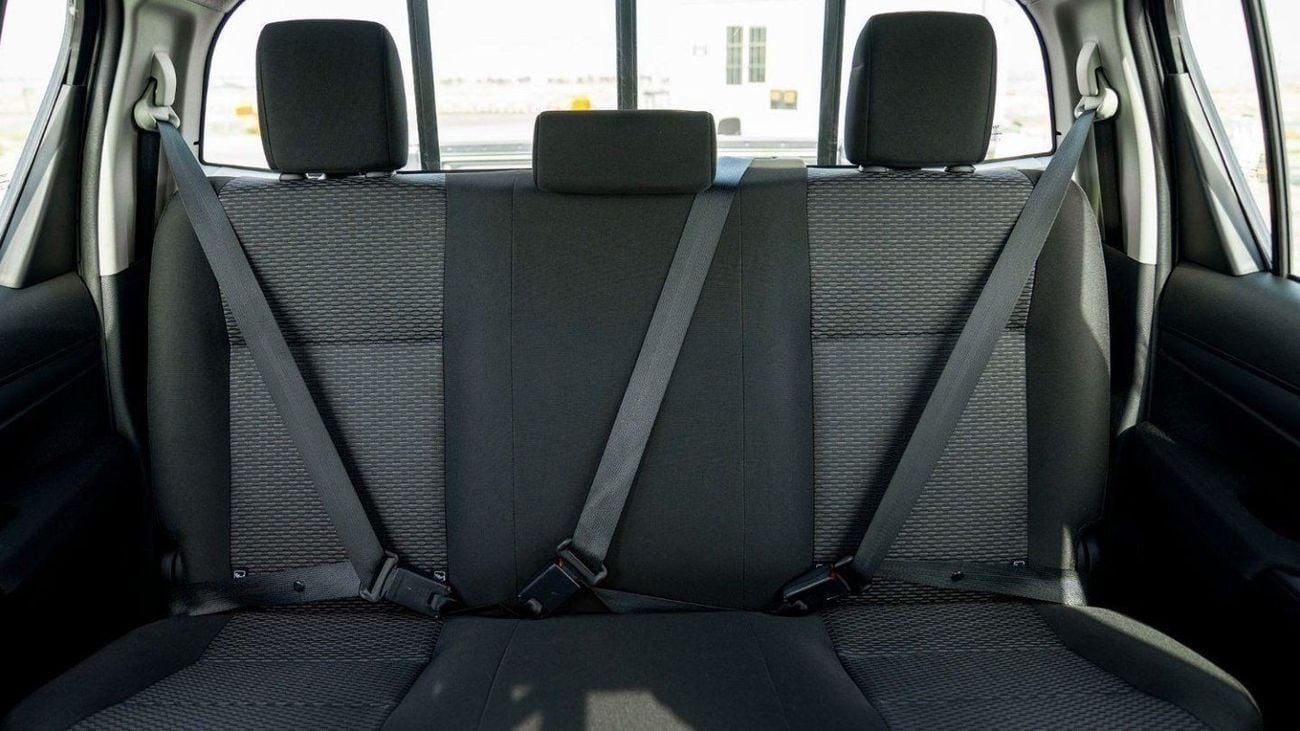 Toyota Hilux Toyota Hilux 2.4L Diesel AT 4x4 Mid Option 2025