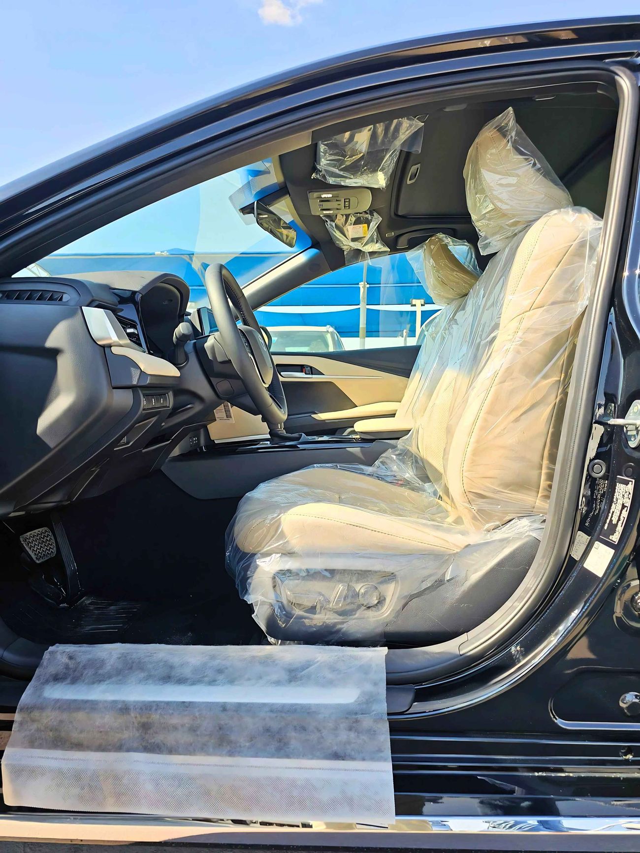 Toyota Camry LE / 2.5L V4 PETROL / DRIVER POWER SEAT / SUNROOF (CODE # LE)