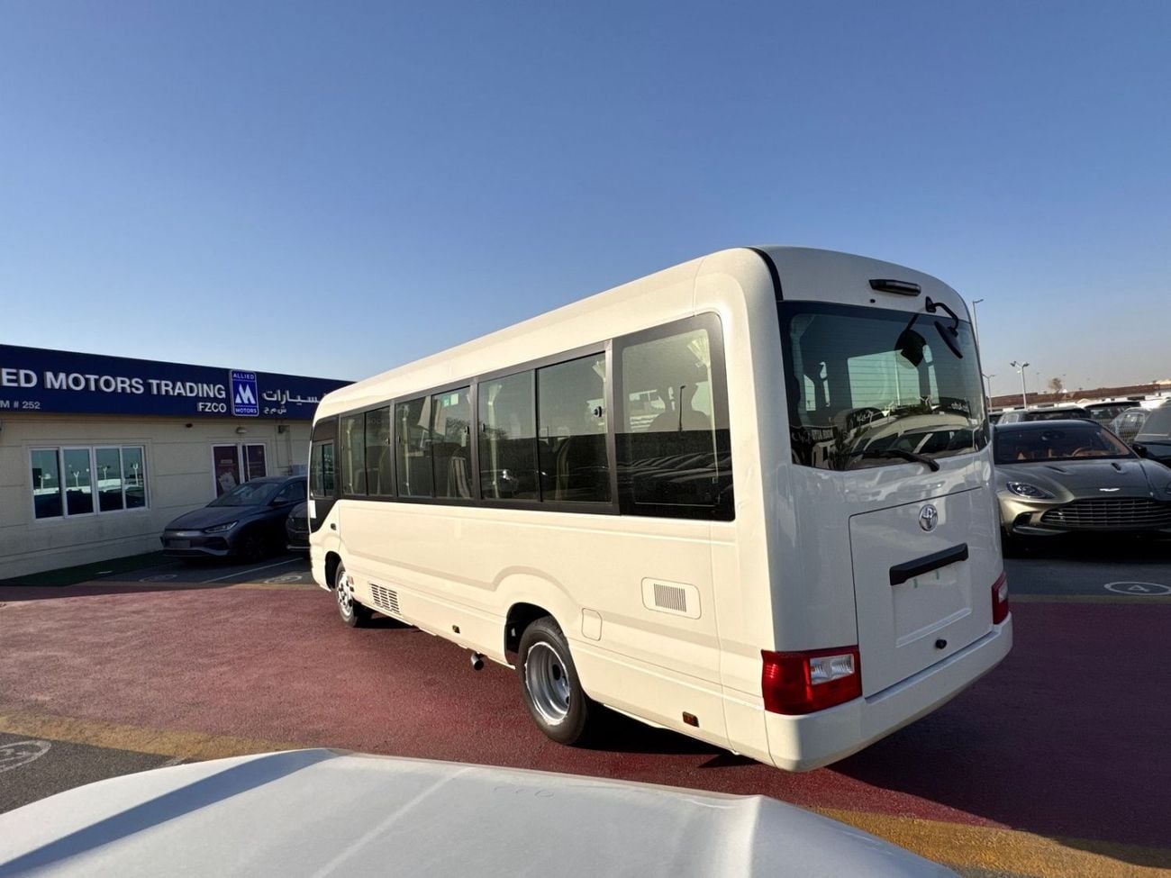 Toyota Coaster 2026 TOYOTA COASTER HIROOF 4.0L DIESEL M/T 22 SEATER 3PELR LUGGAGE RACK BRAND NEW 0KM