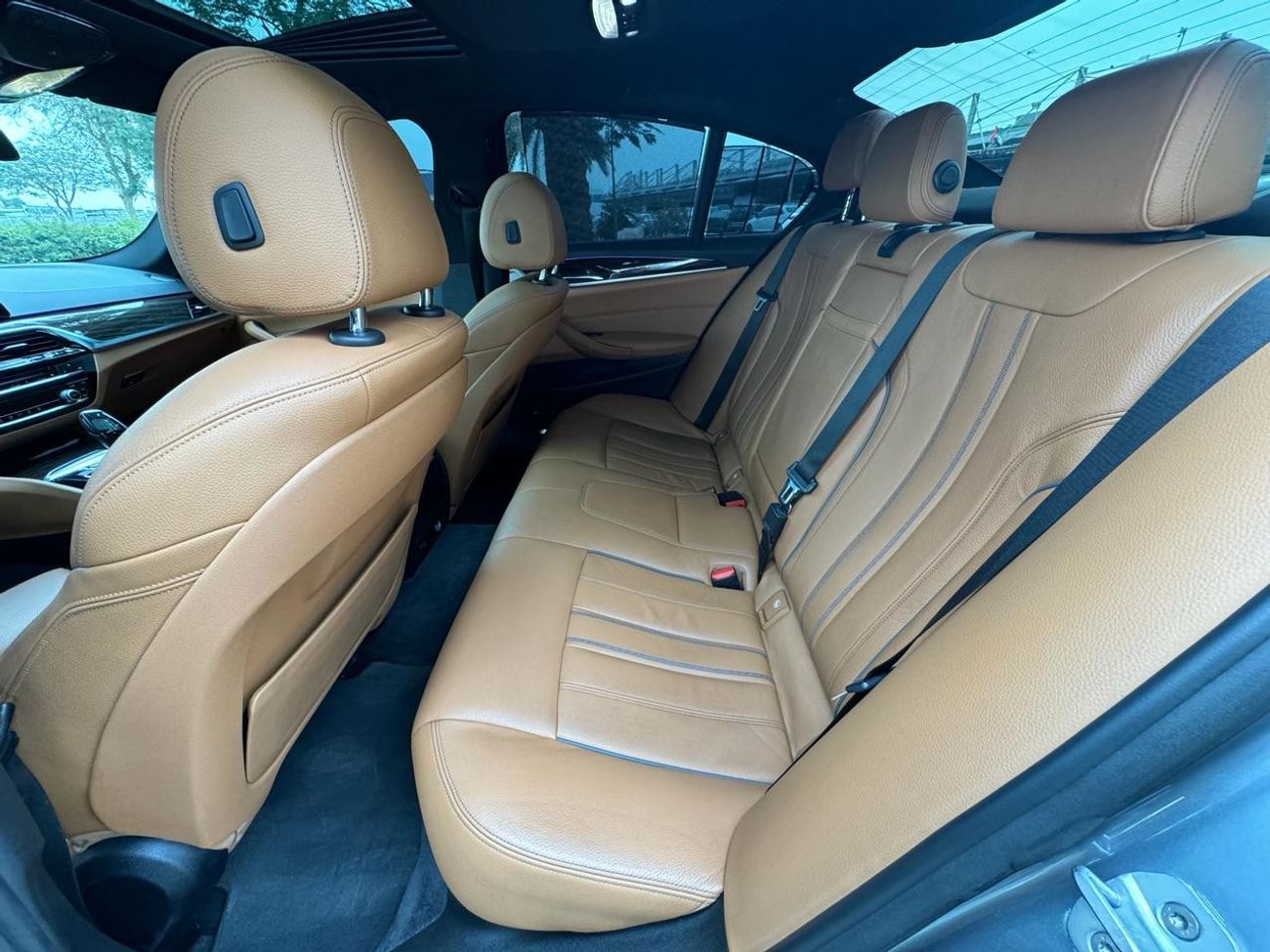 بي أم دبليو 520i GREAT OFFER BMW 520i M KIT 2018 GCC FULL OPTIONS