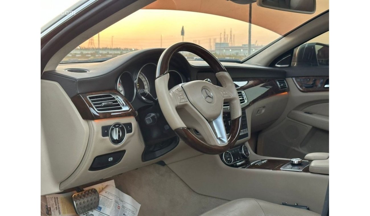 Mercedes-Benz CLS 500 Mercedes CLS 500 Std Model: 2012  -8 cylinder Complete 63 AMG  Price : 47,000 dirhams Mileage : 156,