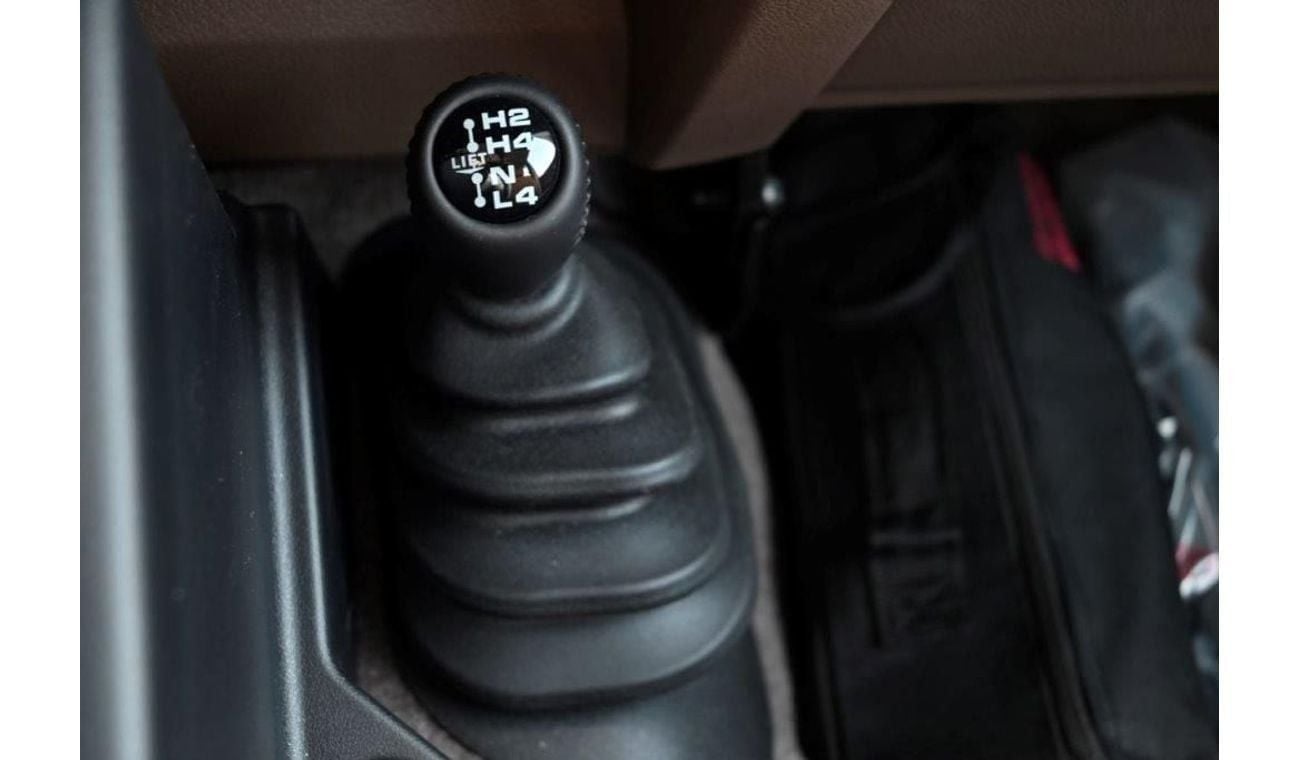 تويوتا لاند كروزر 70 2025 TOYOTA LAND CRUISER 76 HARDTOP SDLX V6 4.0L PETROL 4WD 5-SEATER AUTOMATIC