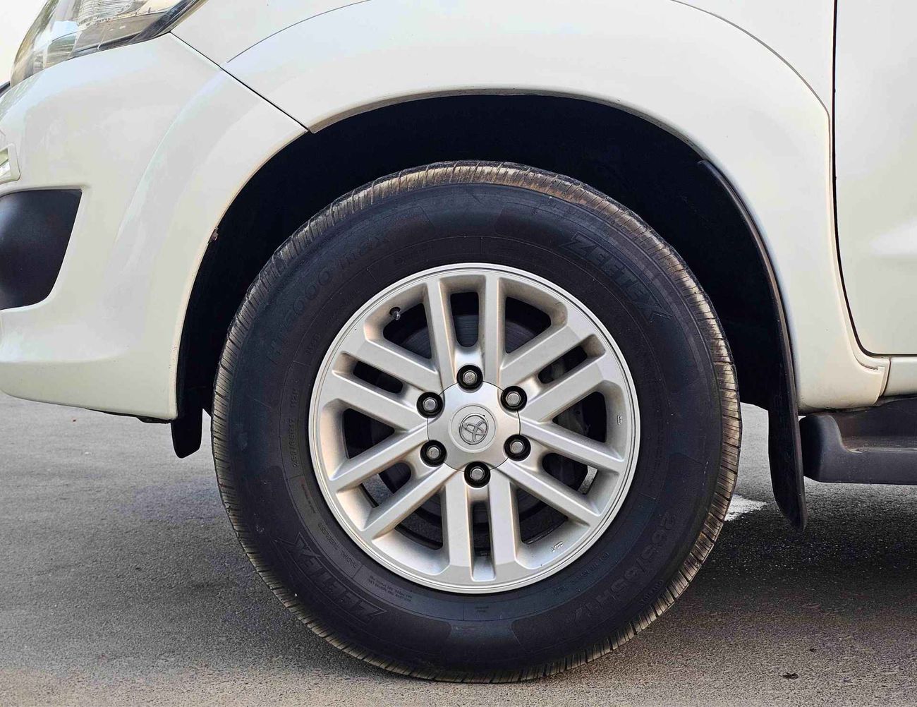 Toyota Fortuner EXR/ V4 2.7L/ 4WD GCC/ CLEAN CONDITION/ EXPORT ONLY / LOT#64417