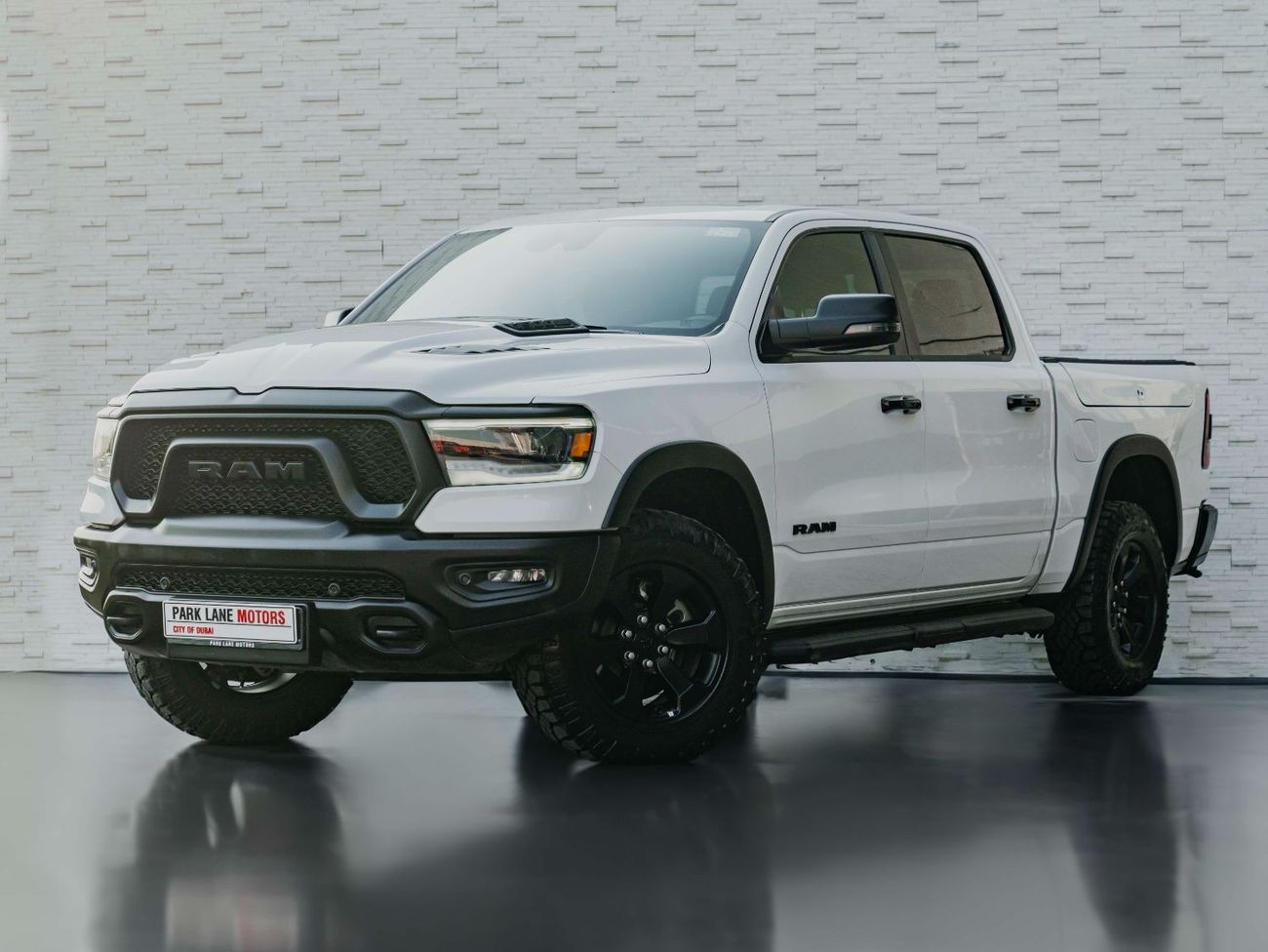 رام 1500 AED 3,302 PM • RAM 1500 REBEL LUXURY • ONLY 28,000 KMS • 5.7L HEMI® V8 • OFFICIAL DODGE WARRANTY