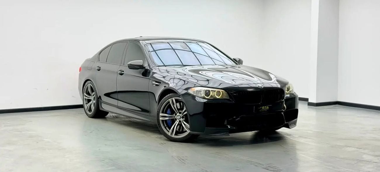 بي أم دبليو M5 ستاندارد Stage 2 Tuned, Carbon Fiber Exterior, Fully Loaded, Excellent Condition, GCC