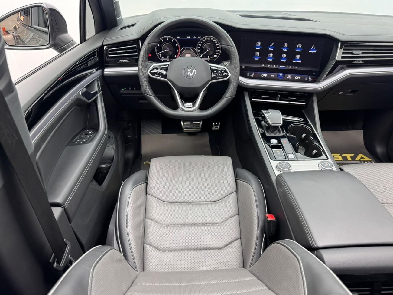 Volkswagen Touareg R-Line 3.0L 4WD 2023 Volkswagen Touareg R-Line, 2026 Volkswagen Warranty, 2028 VW Service Pack, GCC