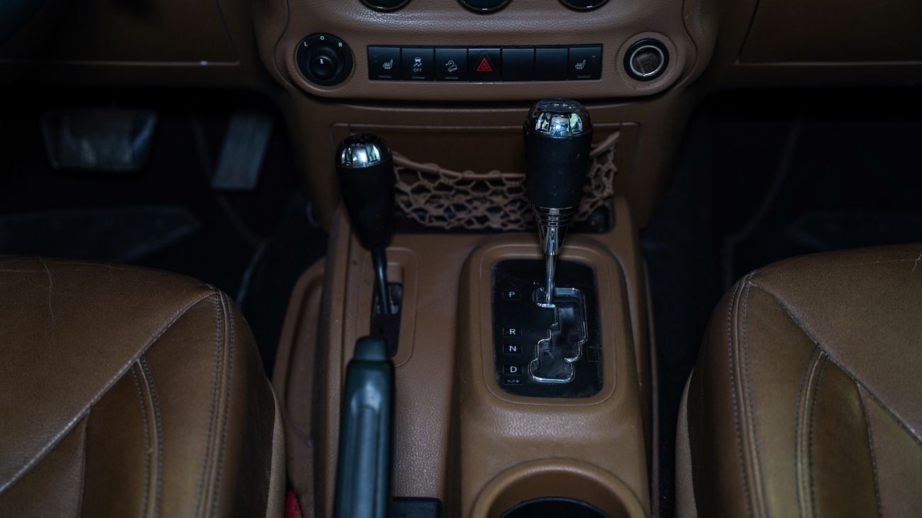 Jeep Wrangler Sahara 3.6L A/T Sahara 3.GCC6L A/T