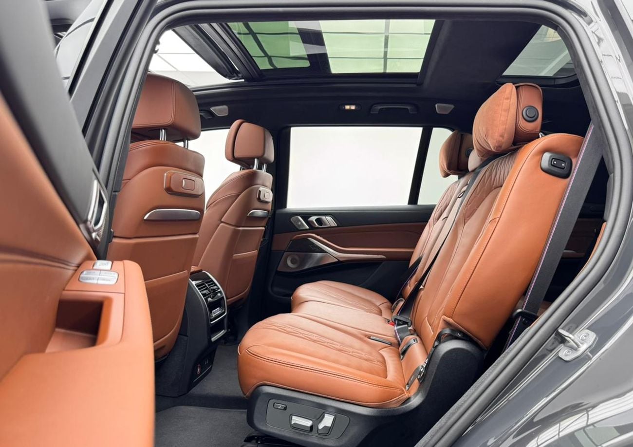 BMW X7 2024 BMW X7 M60i, 2029 BMW Warranty + Service Pack, Very Low Km, 7 Seater, Excellent Condition, GCC