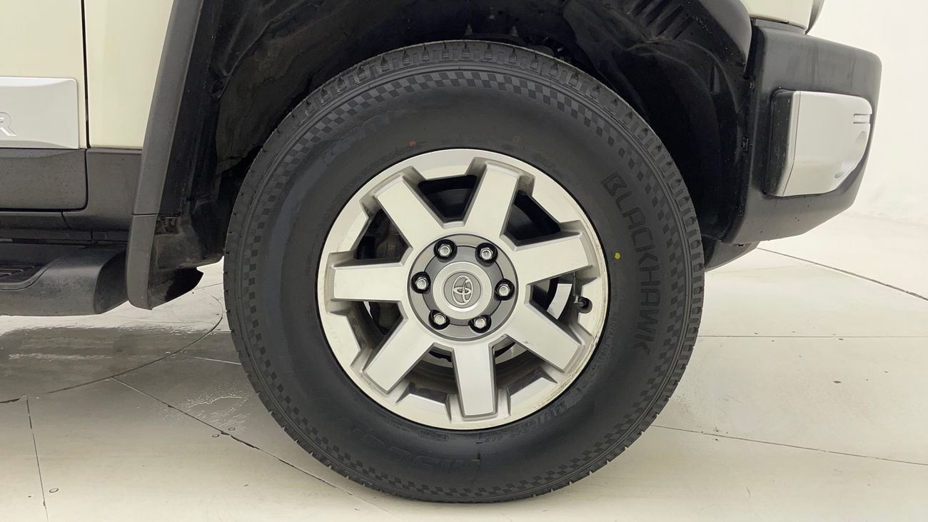 Toyota FJ Cruiser GXR 4 | Zero Down Payment | Home Test Drive