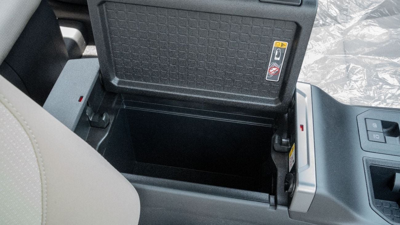 تويوتا راف ٤ GXR HEV 2026 Toyota Rav4 XLE 2.5L AT Hybrid (White-Beige)