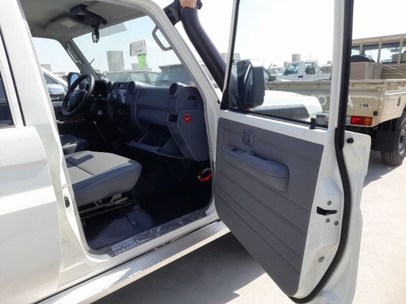 تويوتا لاند كروزر بيك آب LC79 4.2L Pick-up Double Cab 5-MT 4x4