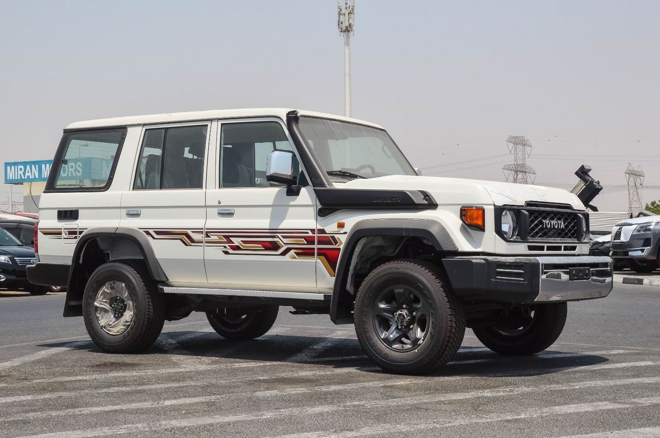 Toyota Land Cruiser 70 TOYOTA LAND CRUISER 76 4.0L 4WD MT 5DOOR SUV 2025