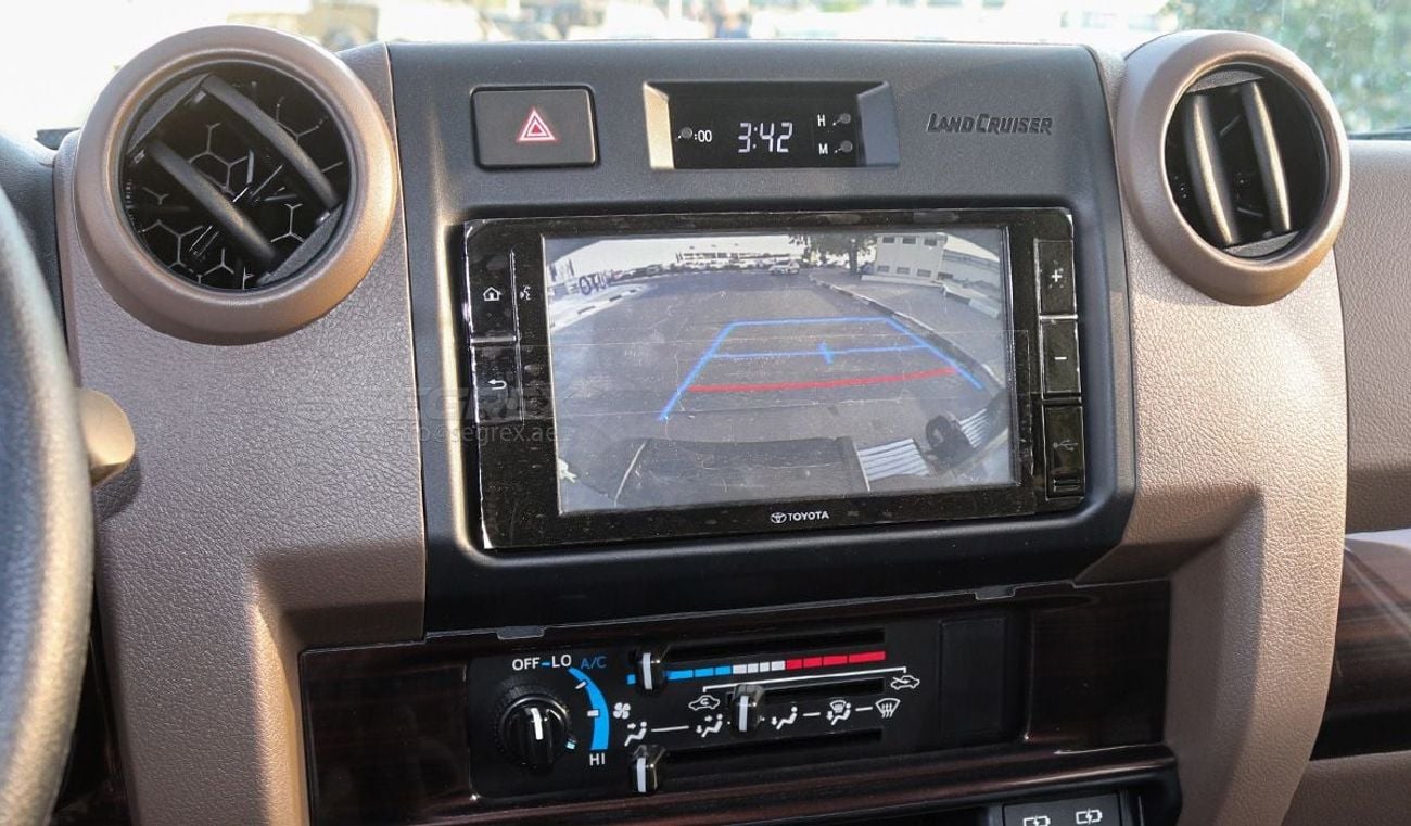 تويوتا لاند كروزر 70 2025 Model Toyota Land Cruiser Hardtop LC76, 2.8L Diesel 4WD 5M/T