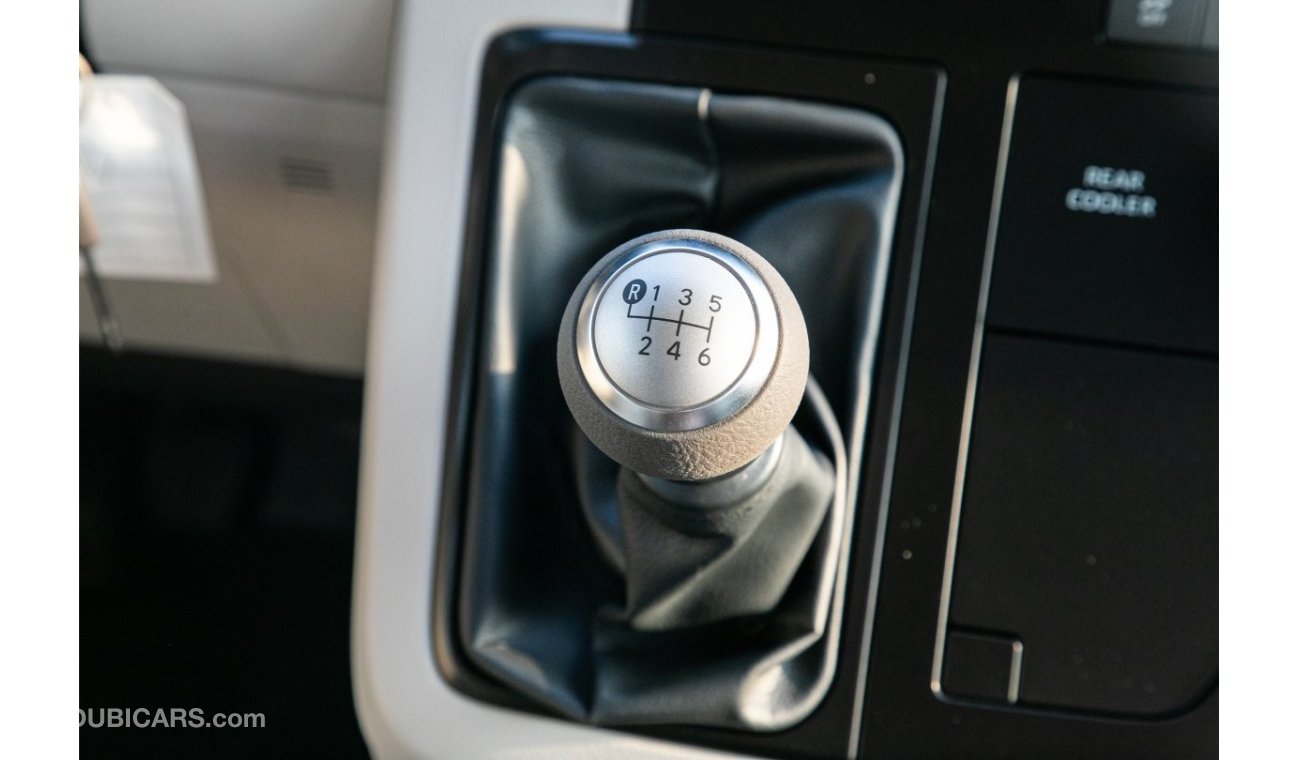 تويوتا هاياس 13 Seater 2.8 L Diesel with Rear Cooler , Rear Speakers , Bluetooth and Roof Moun
